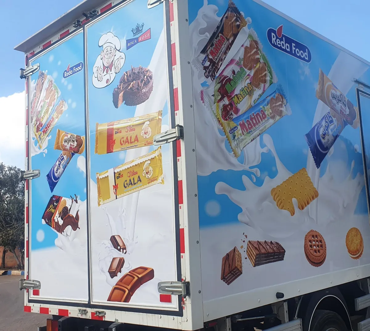 Delivery truck in the Biscarose and Reda Food colours
